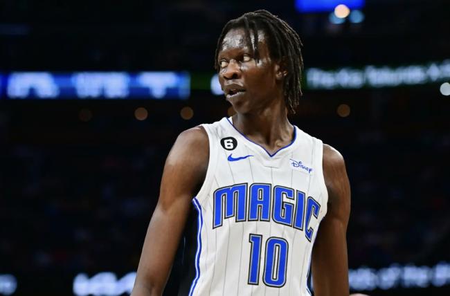 奥兰多魔术队官方宣布，球队于今天正式···